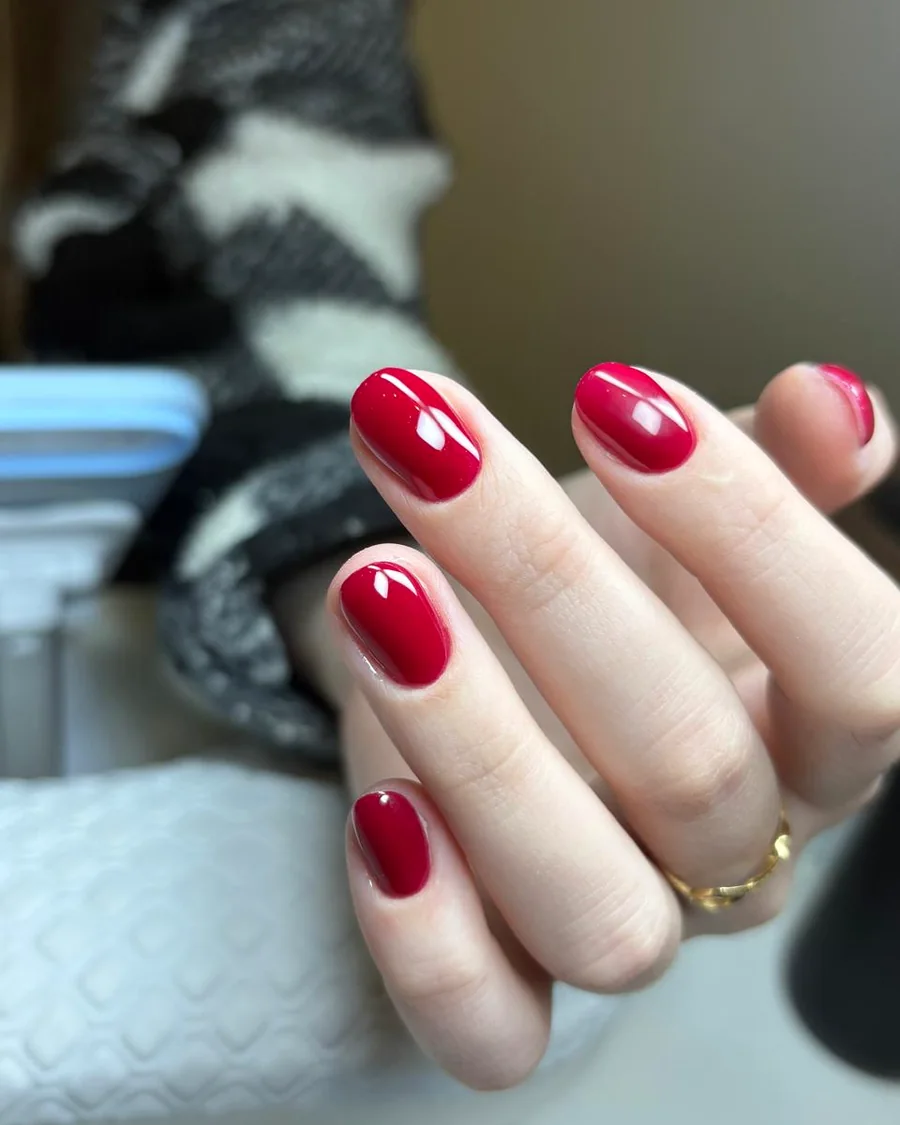 Esmaltação vermelha com brilho intenso